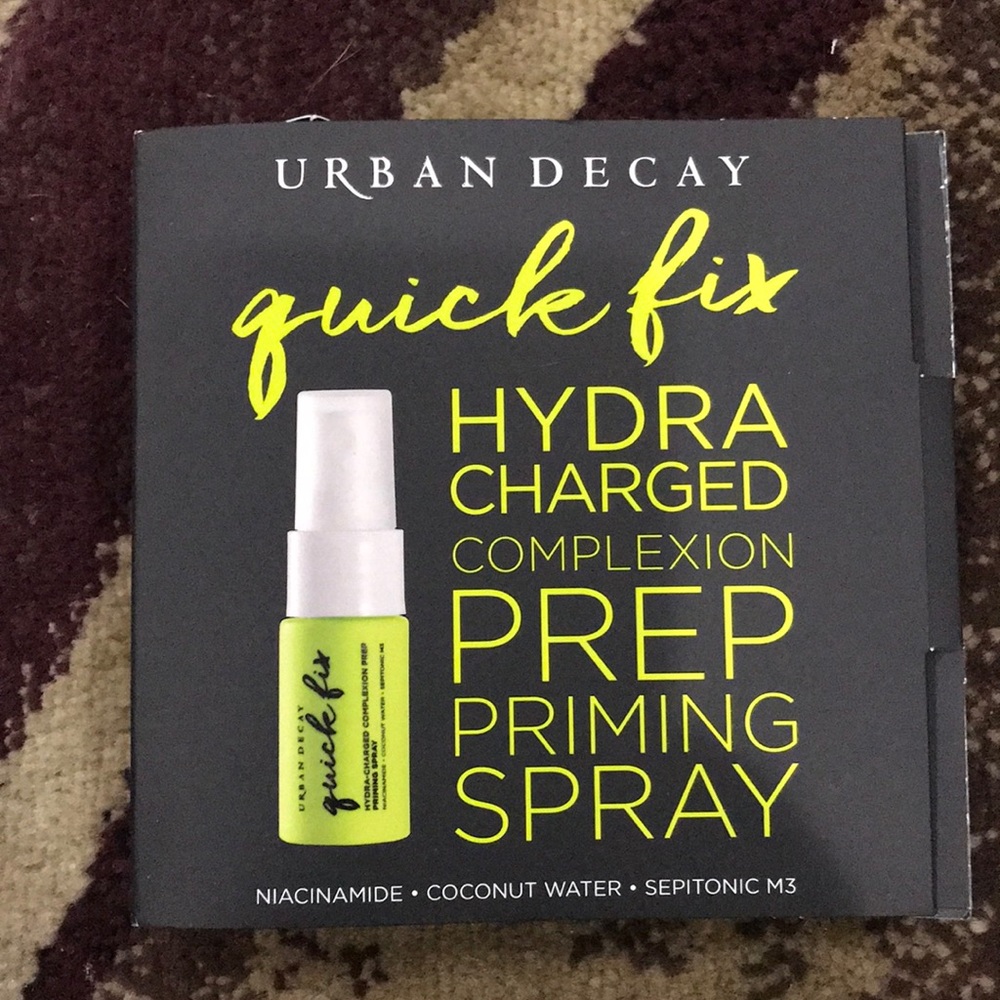 Urban Decay Deluxe Sample